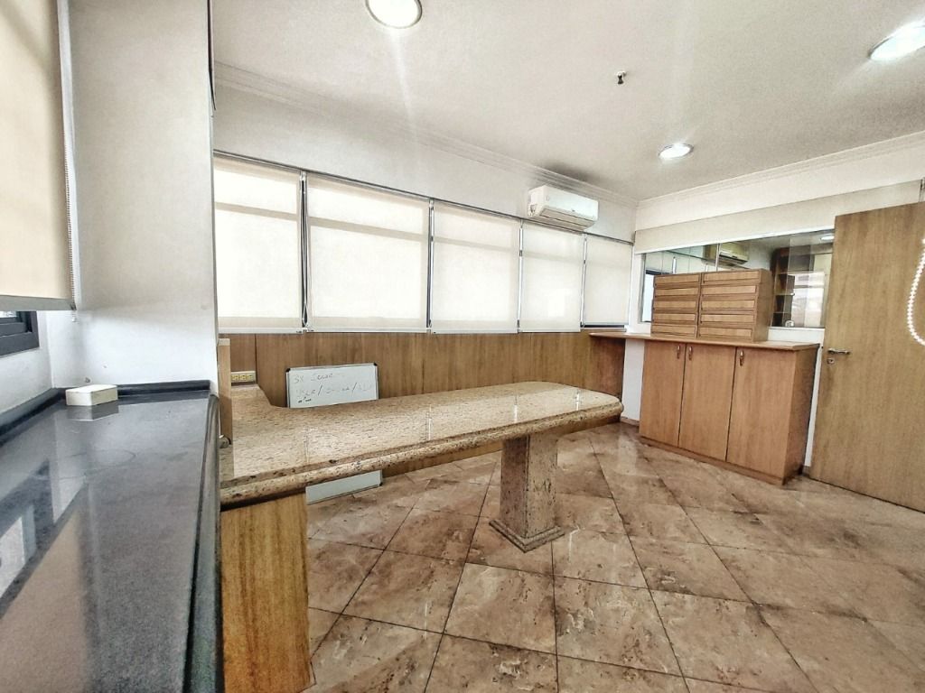 Sala à venda no Centro: 