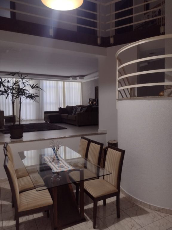 Sobrado à venda no Jardim Palermo: 