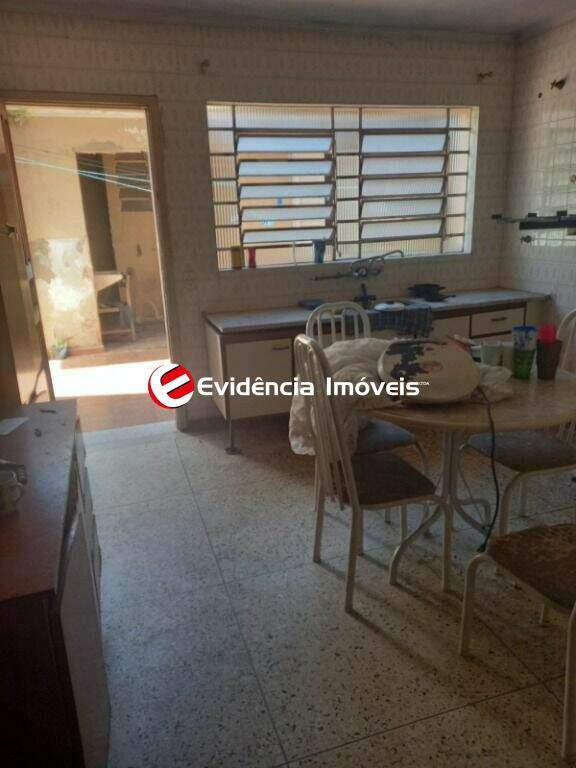 Sobrado à venda no Vila Scarpelli: 