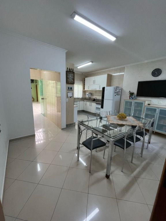 Sobrado à venda no Vila Scarpelli: 