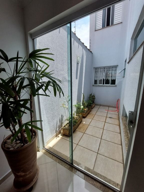 Sobrado à venda no Vila Scarpelli: 