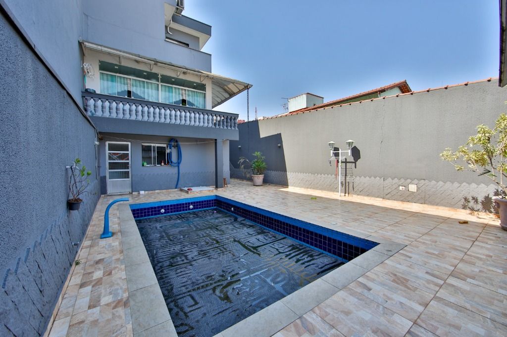 Sobrado à venda no Vila Scarpelli: 