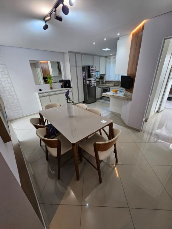 Sobrado à venda no Vila Scarpelli: 