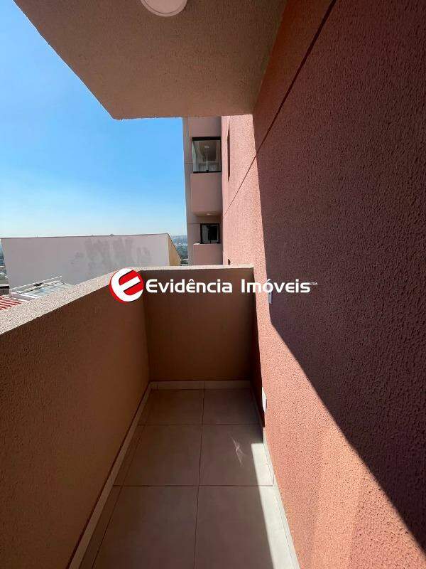 Apartamento à venda no Campestre: sacada / sala