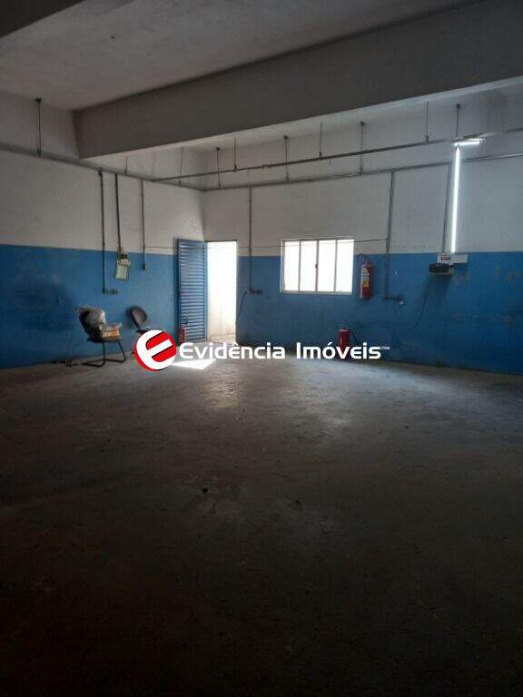 Salão para aluguel no Vila Scarpelli: 