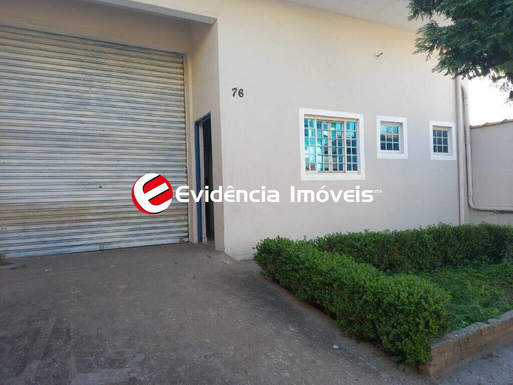 Salão para aluguel no Vila Scarpelli: 