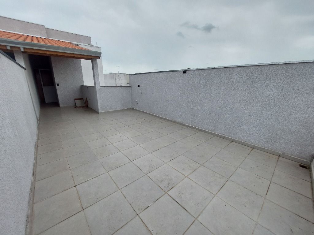 Cobertura para aluguel no Parque das Nações: 