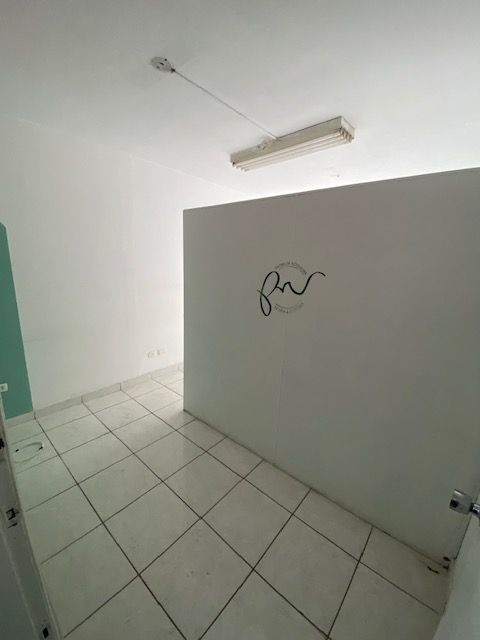 Sala para aluguel no Centro: 