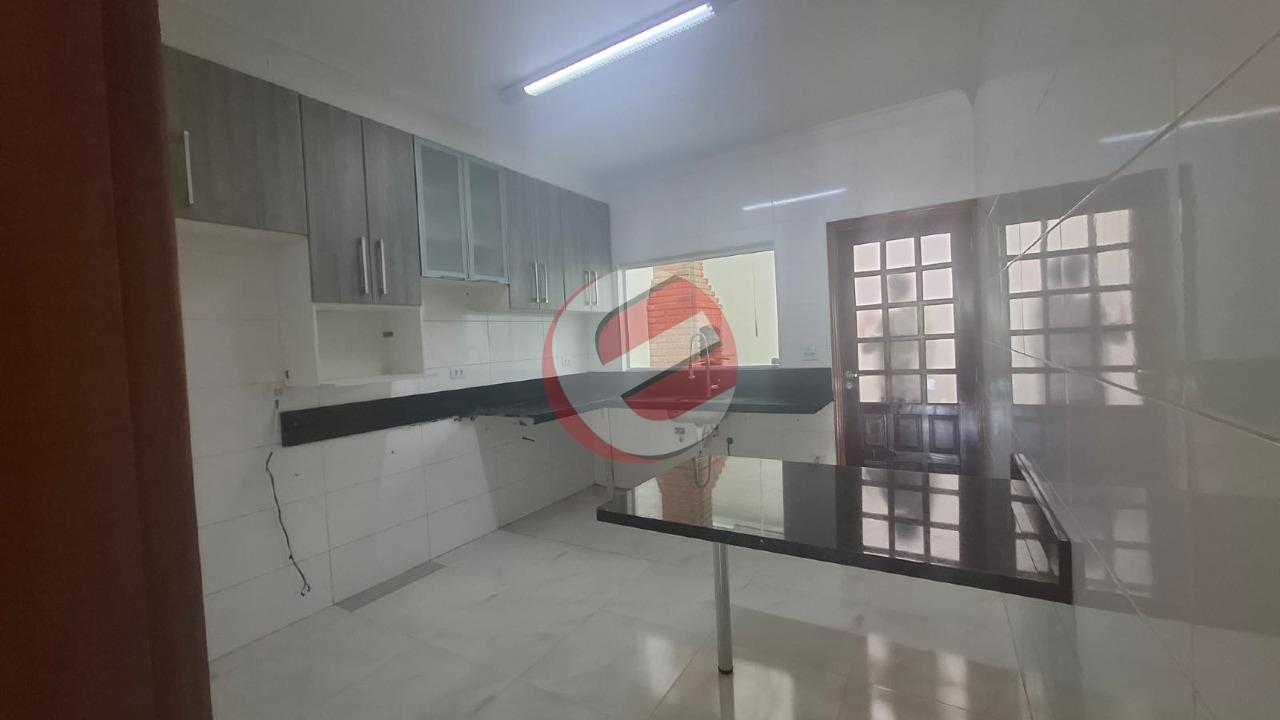 Sobrado à venda no Vila Scarpelli: 