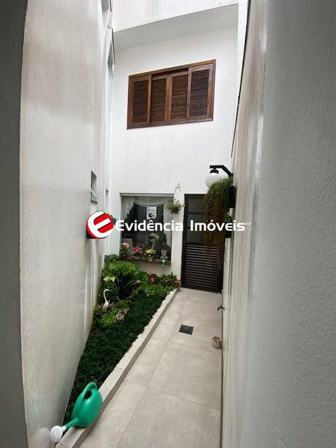 Sobrado à venda no Vila Scarpelli: 