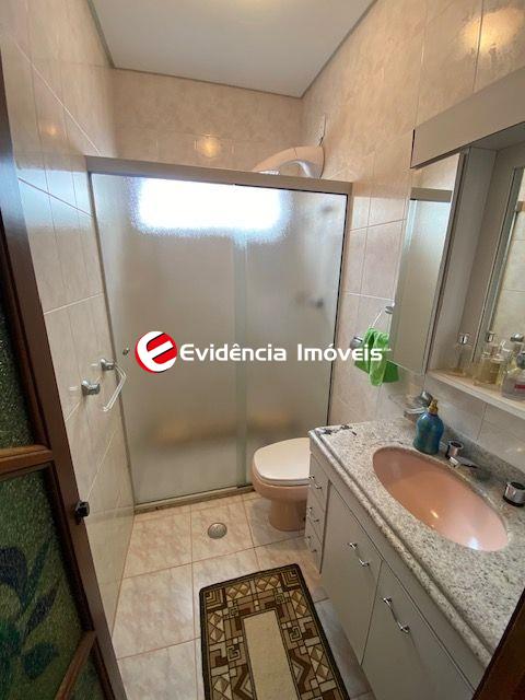 Sobrado à venda no Vila Scarpelli: 