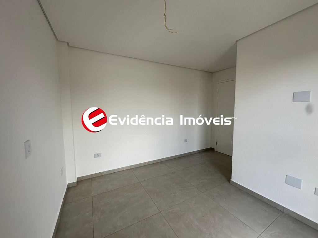 Sobrado à venda no Vila Scarpelli: 