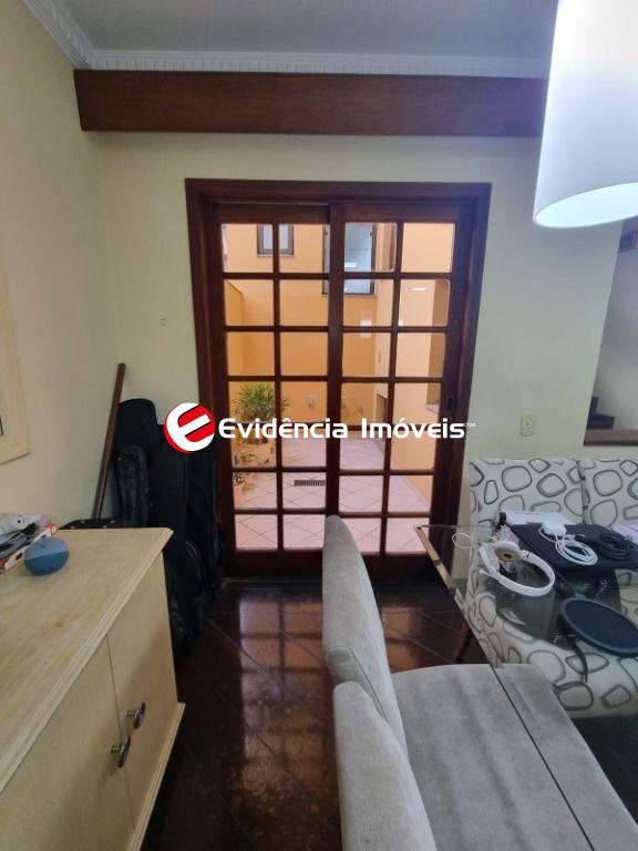 Sobrado à venda no Santa Maria: 