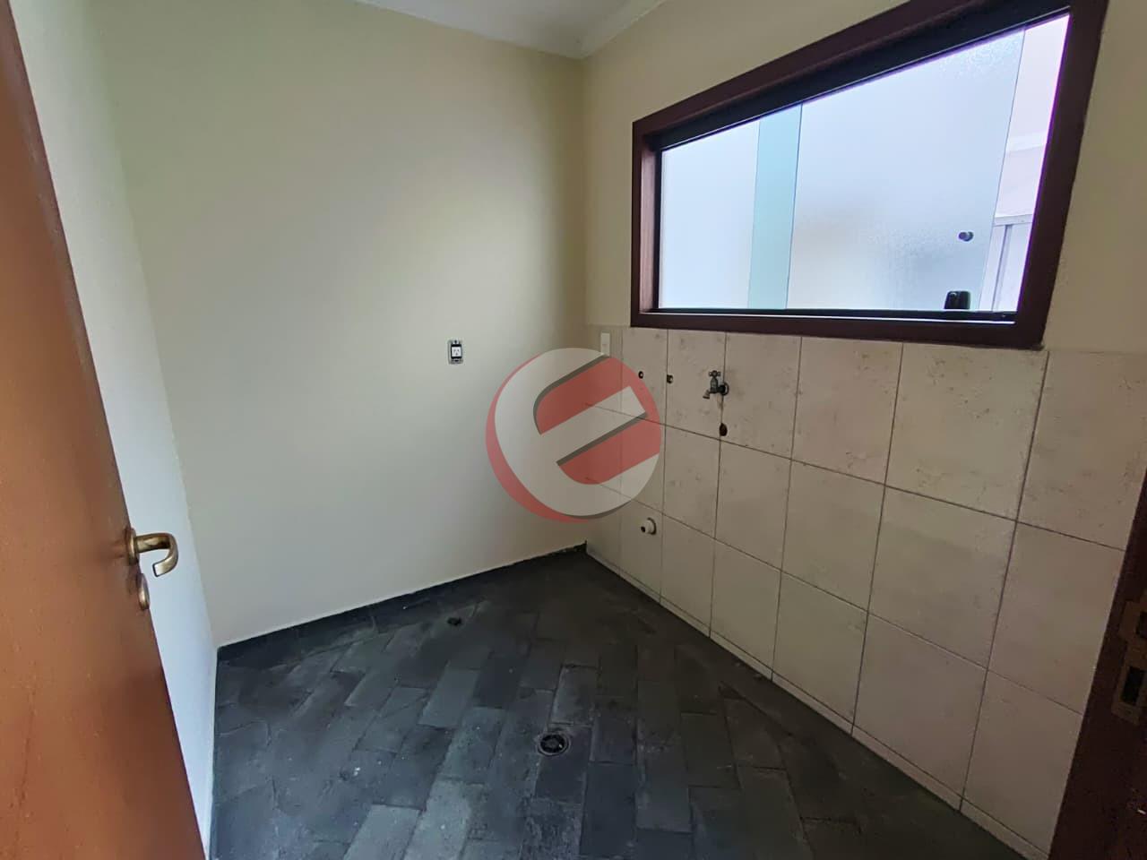 Sobrado à venda no Vila Scarpelli: 