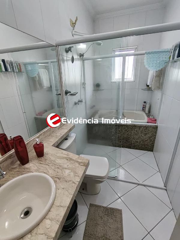 Sobrado à venda no Vila Scarpelli: 