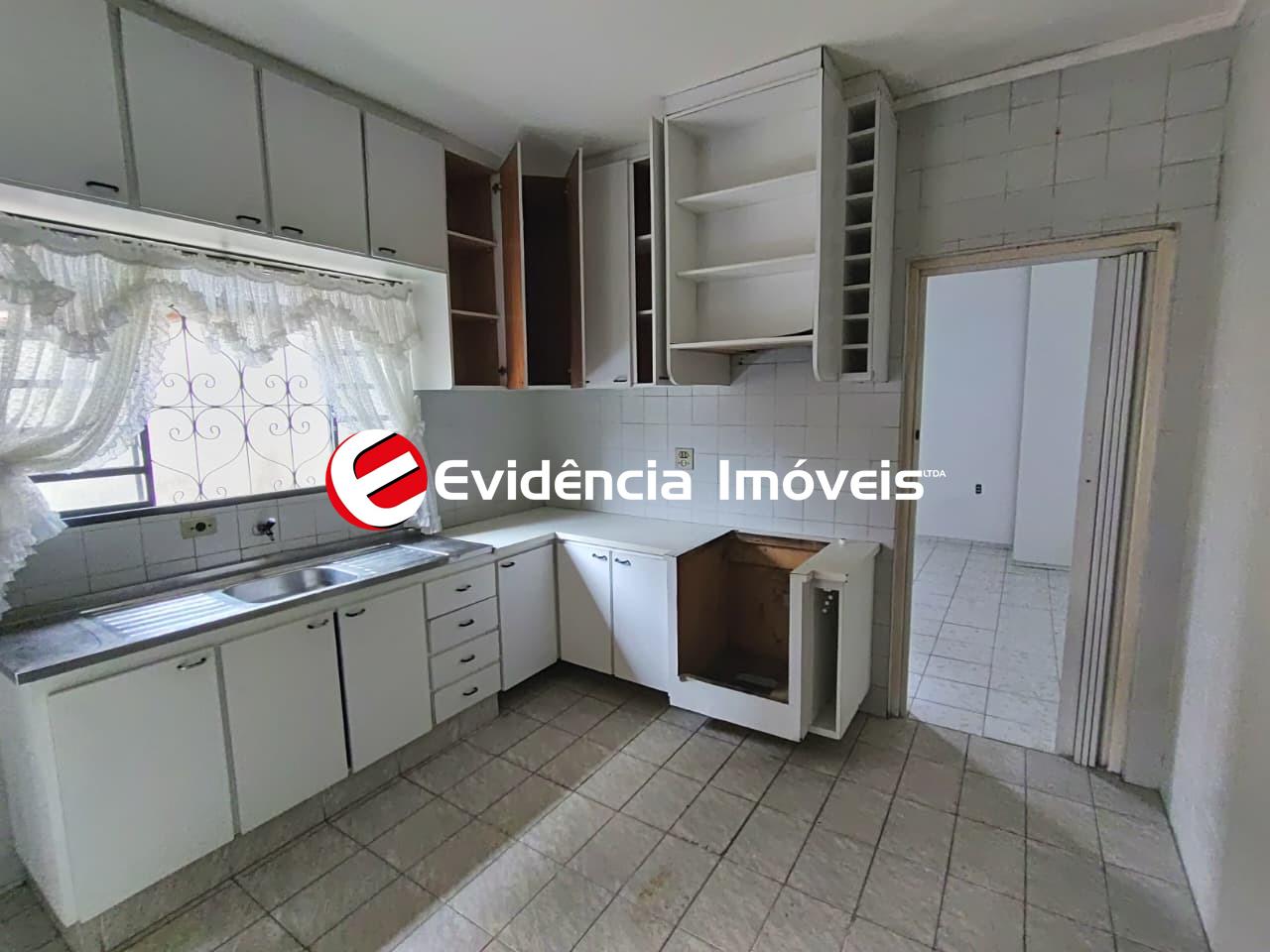 Casa à venda no Vila Scarpelli: cozinha edícula 