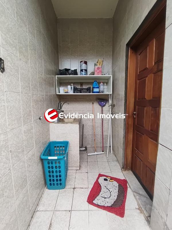 Casa à venda no Vila Scarpelli: área de serviço edícula 