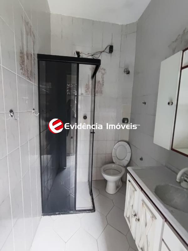 Casa à venda no Vila Scarpelli: banheiro edícula