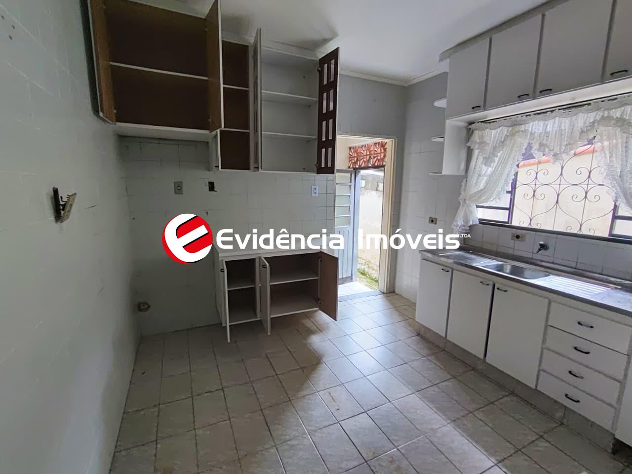 Casa à venda no Vila Scarpelli: cozinha edícula 