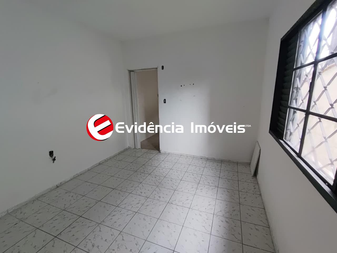 Casa à venda no Vila Scarpelli: quarto edícula 