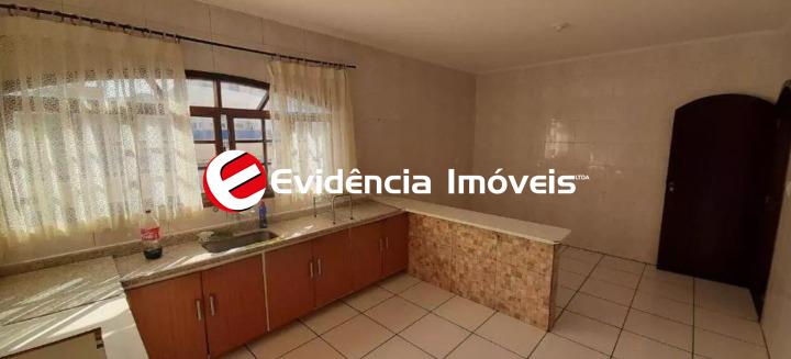 Sobrado à venda no Vila Scarpelli: 