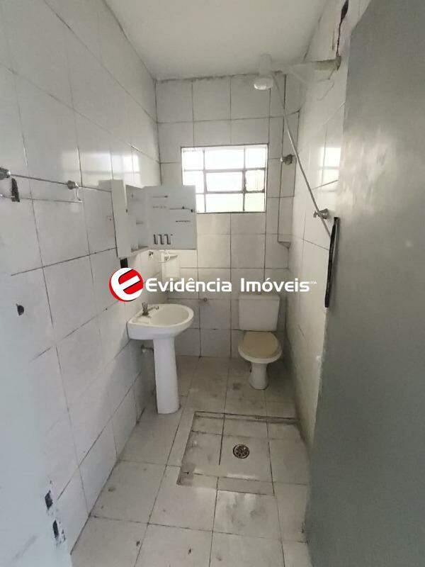 Sobrado à venda no Jardim Alvorada: casa 1 - banheiro