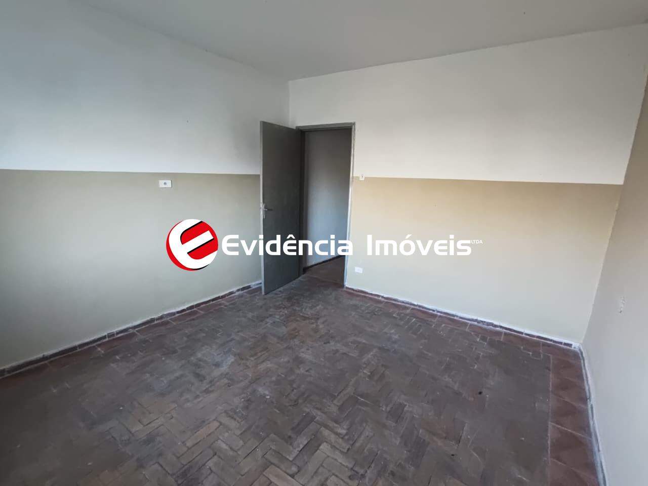 Sobrado à venda no Jardim Alvorada: casa 1 - quarto