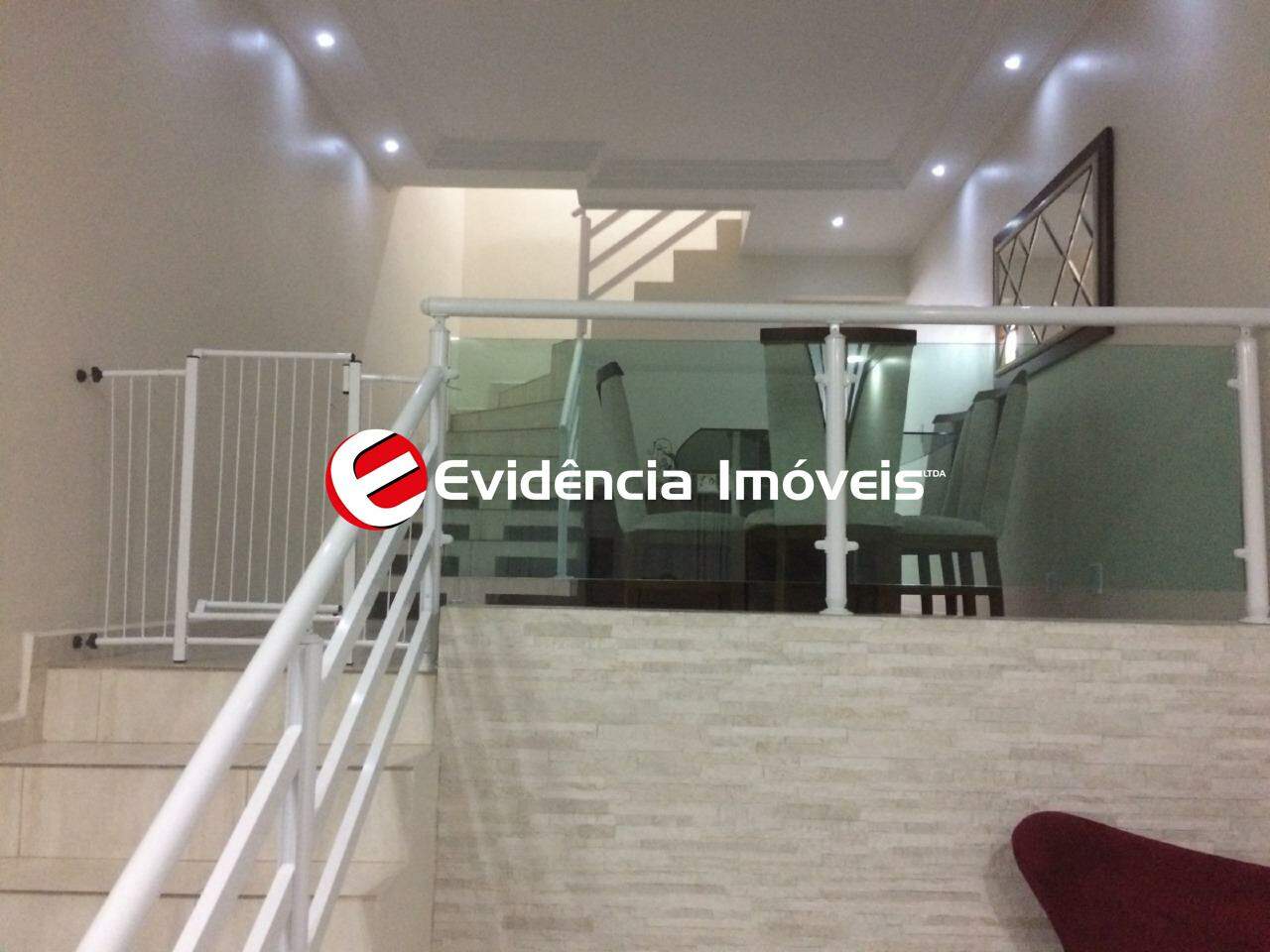 Sobrado à venda no Vila Lutécia: 