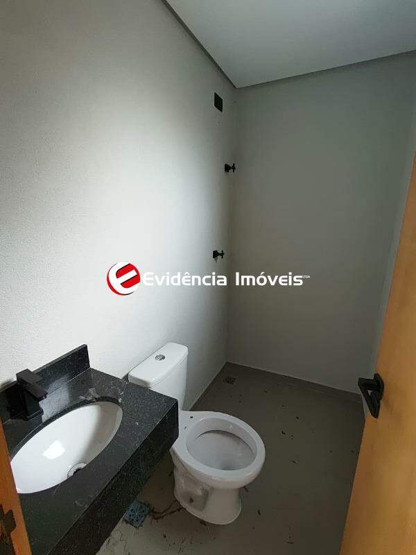 Sobrado à venda no Vila América: banheiro varanda gourmet