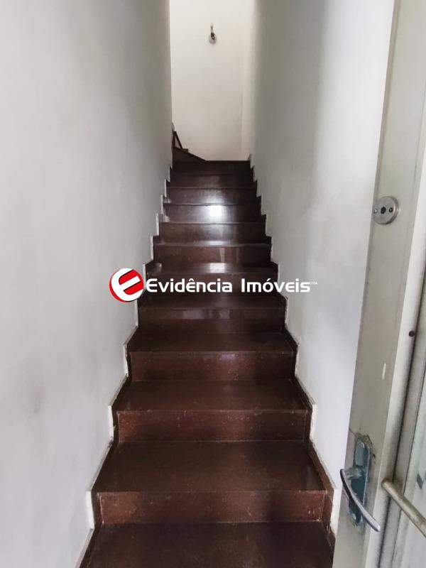 Casa para aluguel no Parque João Ramalho: Escadas de acesso