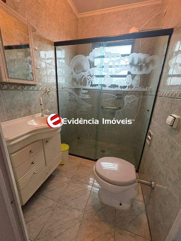 Sobrado à venda no Vila Scarpelli: banheiro social