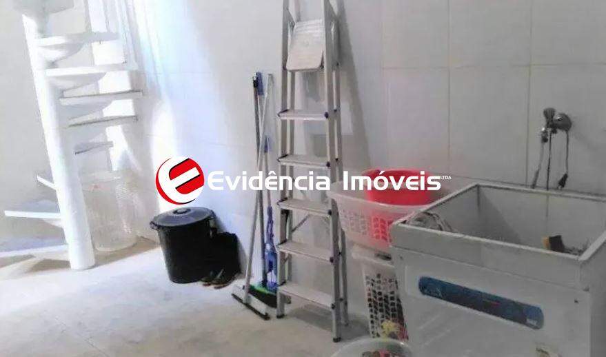 Sobrado à venda no Jardim Stella: 