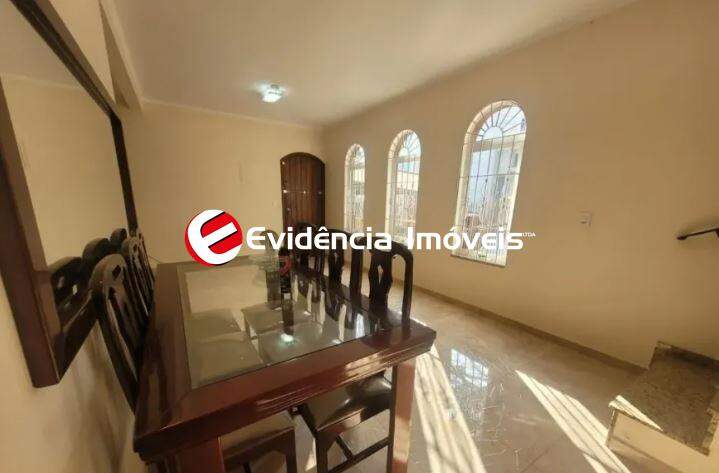 Sobrado à venda no Vila Scarpelli: 