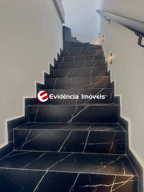 Sobrado à venda no Pinheirinho: 