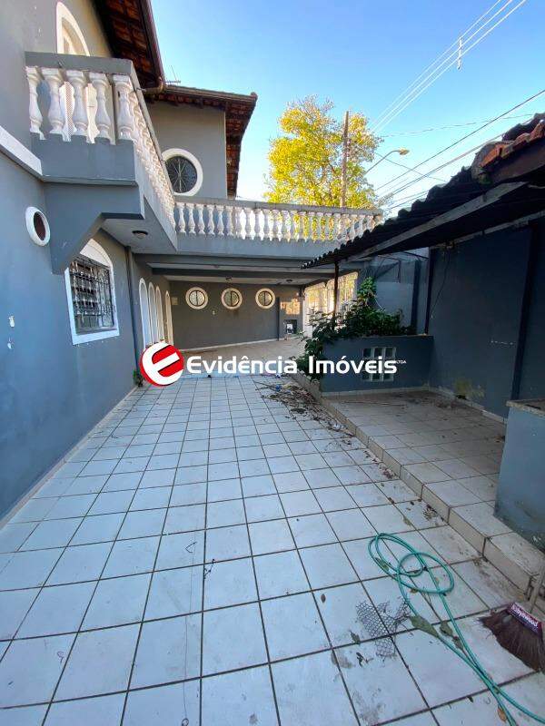 Sobrado à venda no Pinheirinho: 