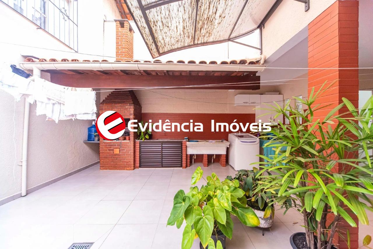 Sobrado à venda no Vila Scarpelli: 