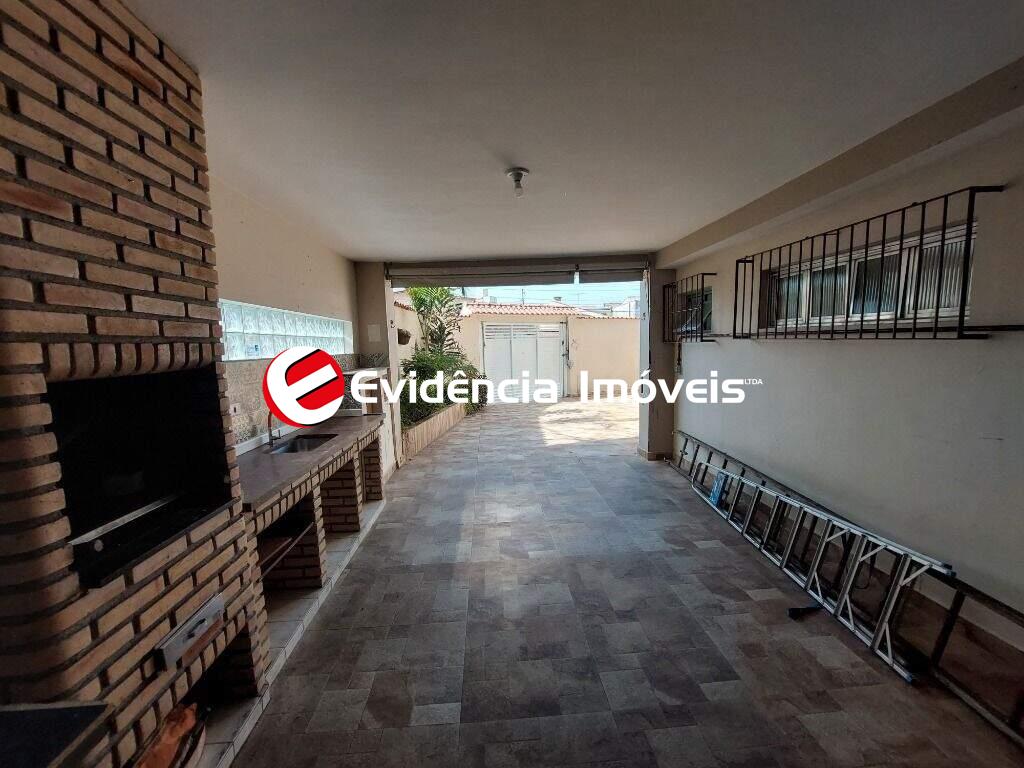 Sobrado à venda no Vila Scarpelli: 