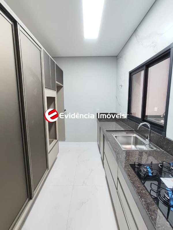 Sobrado à venda no Jardim Cristiane: 