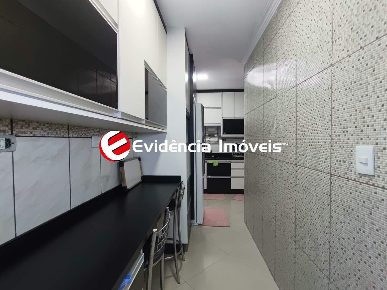 Sobrado à venda no Jardim Cristiane: 