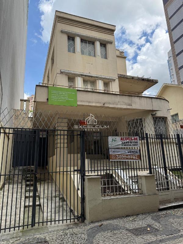 Casa à venda no Centro: 