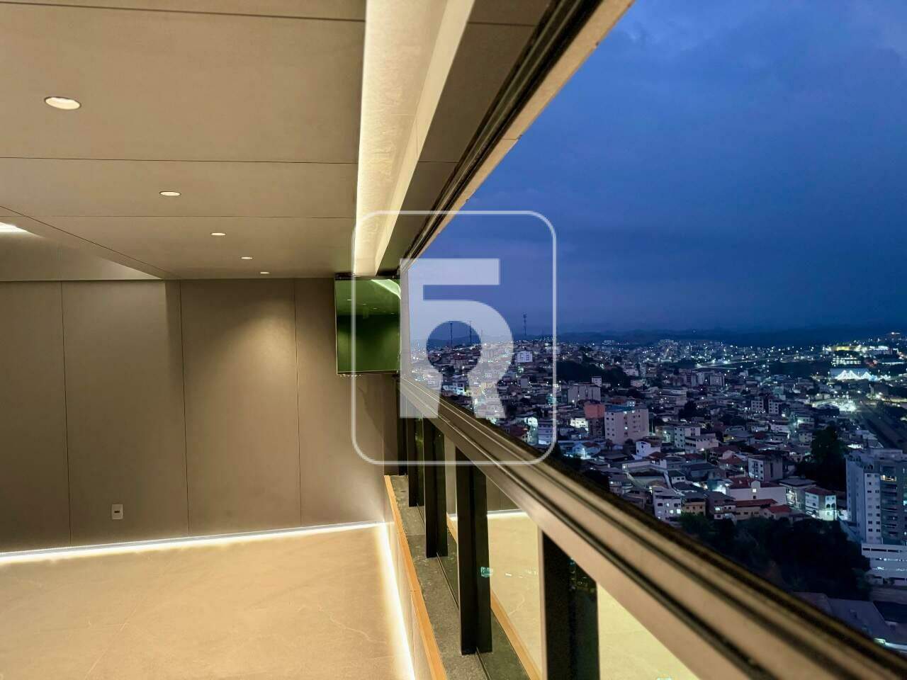 Apartamento à venda no Campo Alegre: 