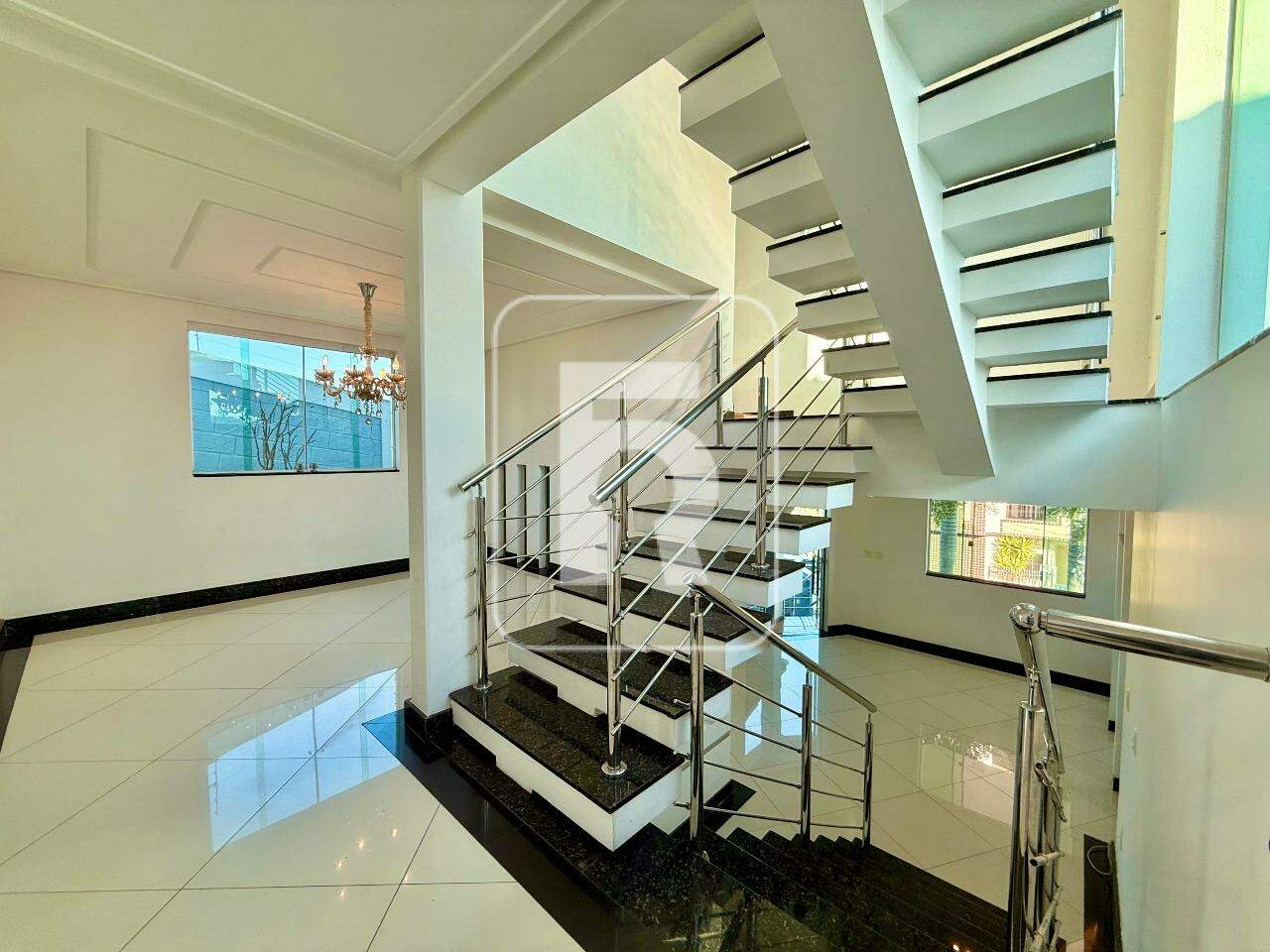 Casa à venda no Santo Agostinho: Sala jantar/circulação vertical