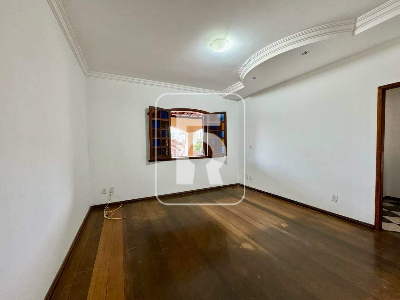 Casa à venda no Quinta das Flores: 