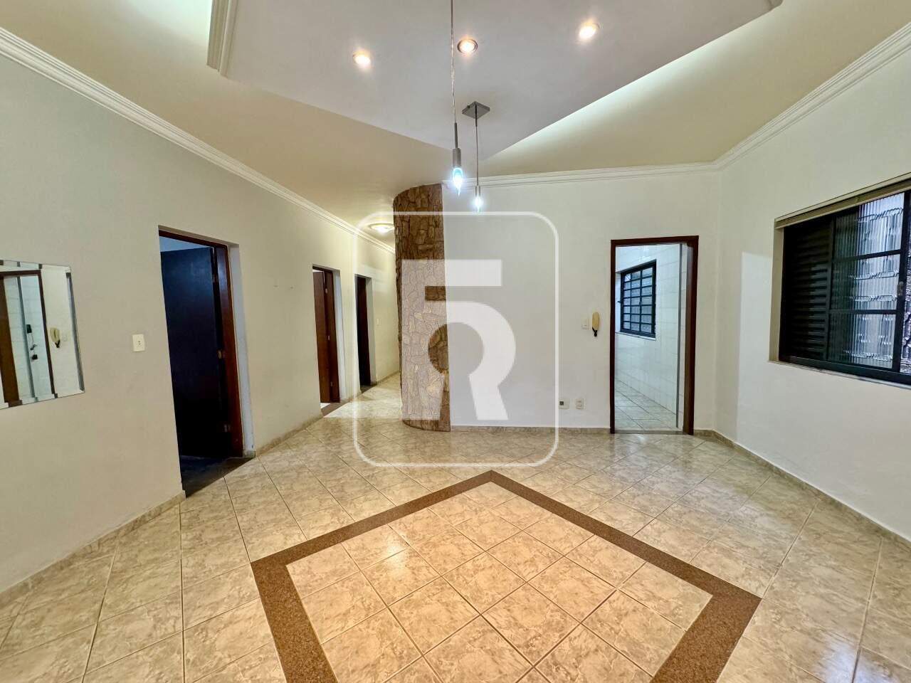 Casa à venda no Quinta das Flores: 