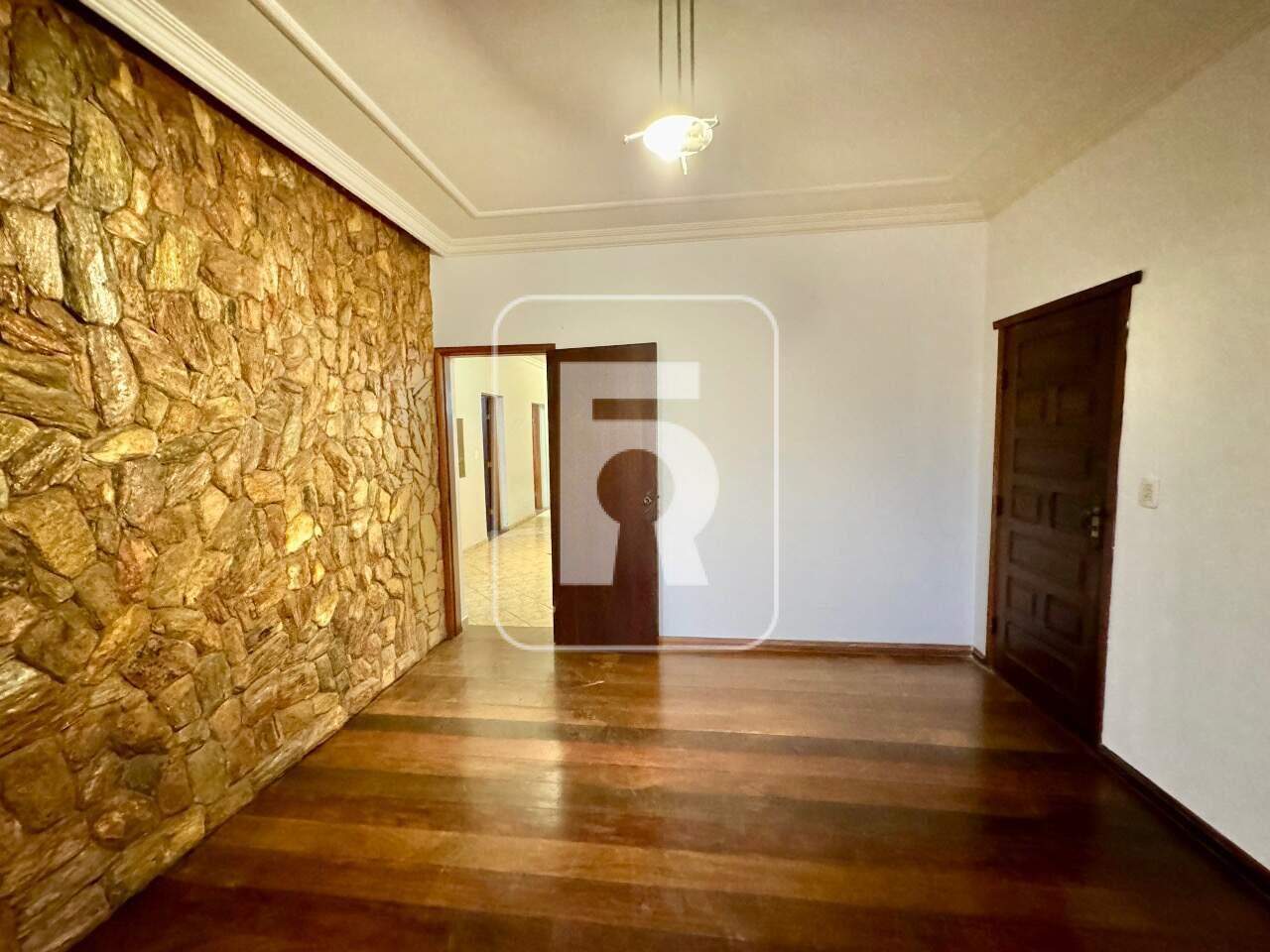 Casa à venda no Quinta das Flores: 