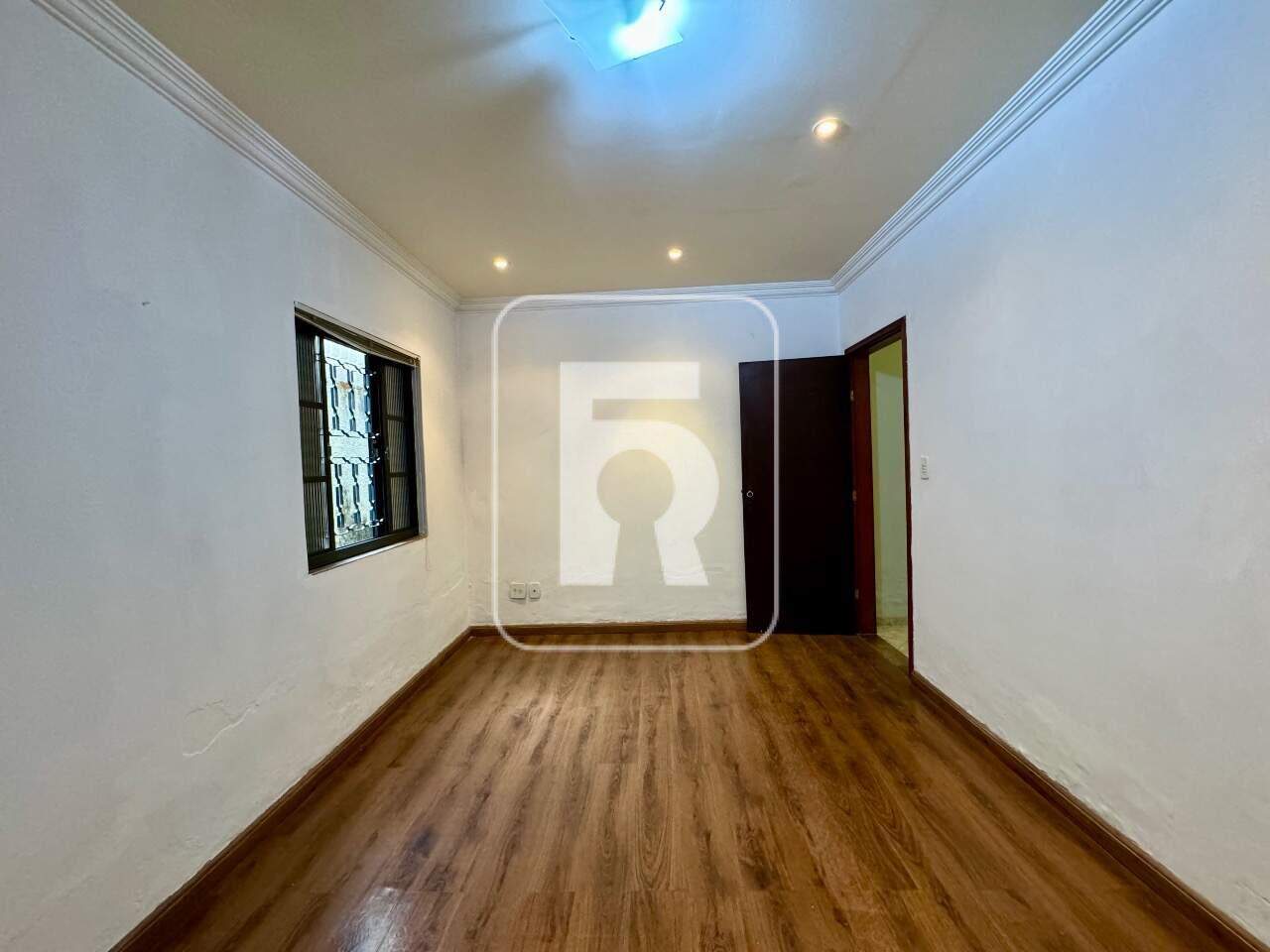 Casa à venda no Quinta das Flores: 