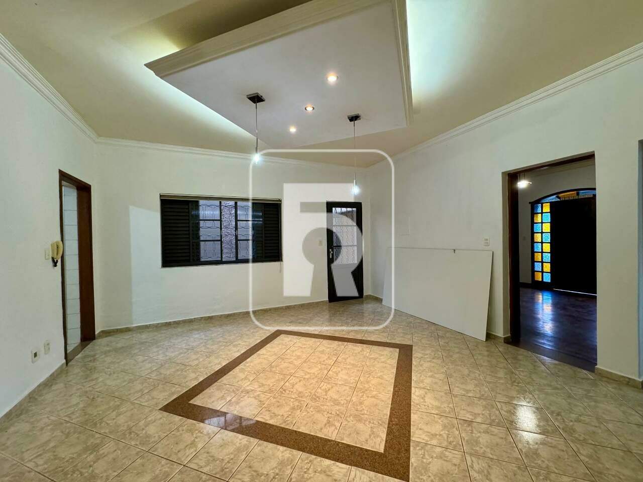 Casa à venda no Quinta das Flores: 