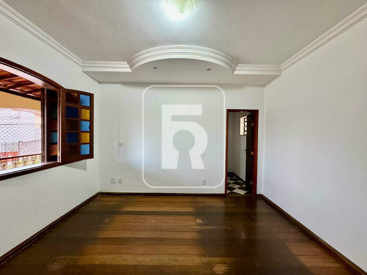 Casa à venda no Quinta das Flores: 