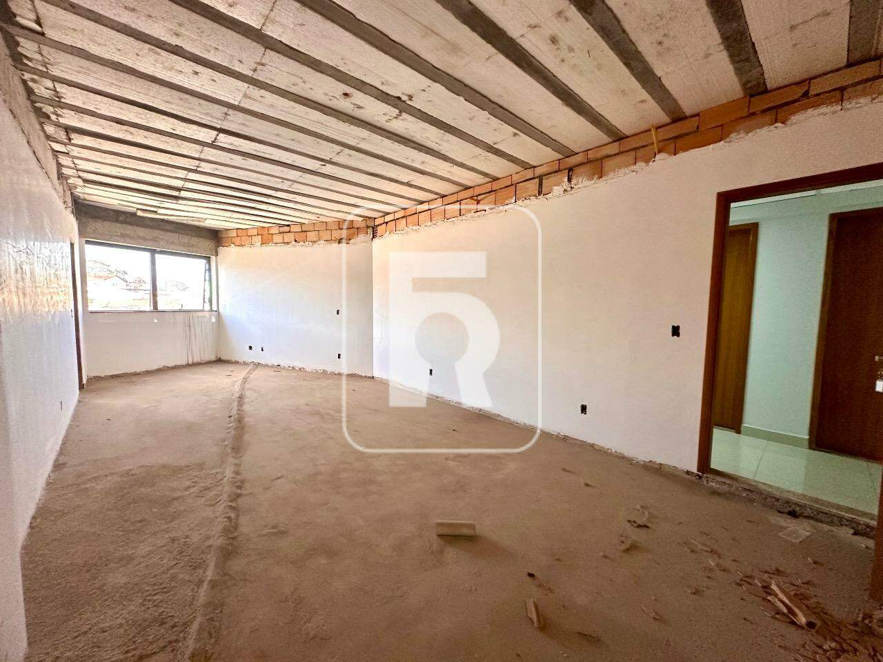 Sala à venda no Campo Alegre: 