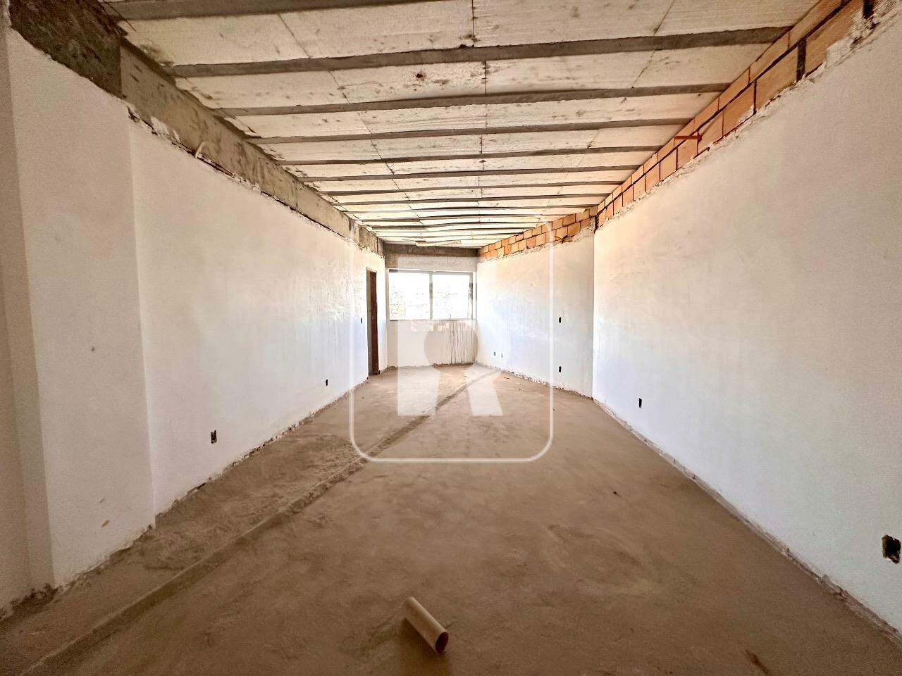 Sala à venda no Campo Alegre: 